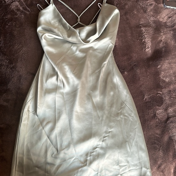 Satin sage color dress 👗 - Picture 2 of 6